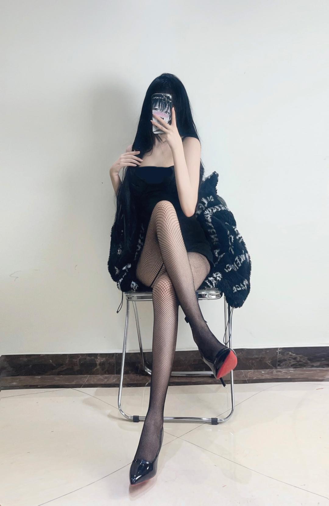 Black pantyhose, sheer
